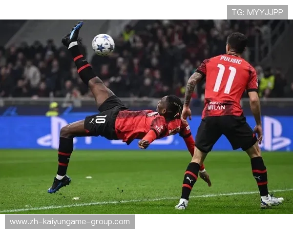 AC米兰脚后跟妙传配合，莱奥轻松破门